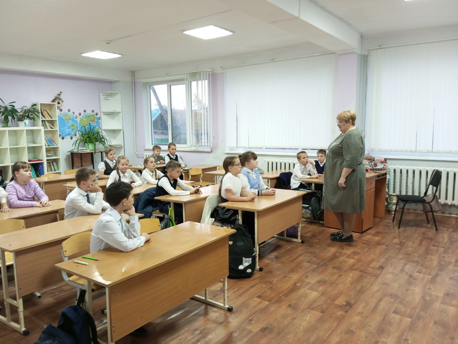 Разговоры о важном: «Как создать крепкую семью. День отца и День матери».